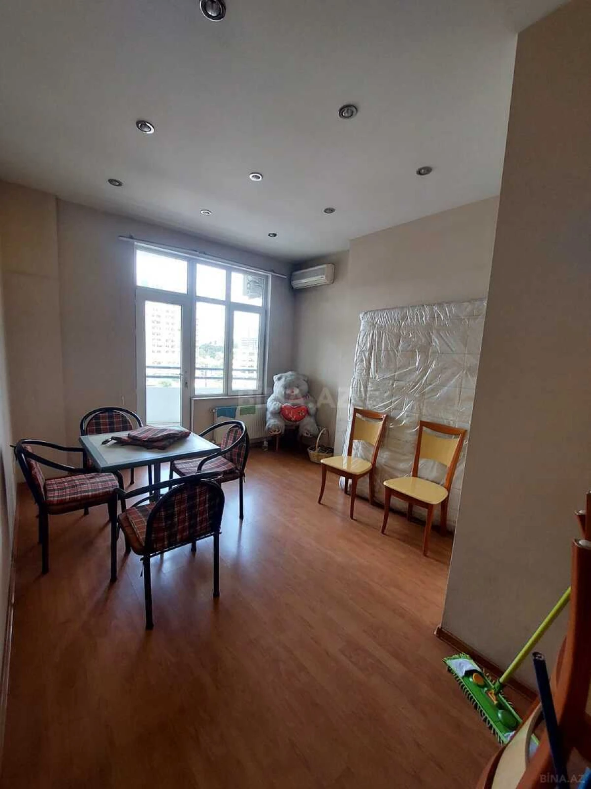 Satılır 5 otaqlı ofis 180 m²