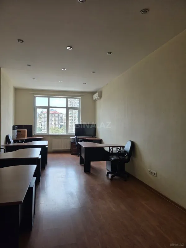 Satılır 5 otaqlı ofis 180 m²