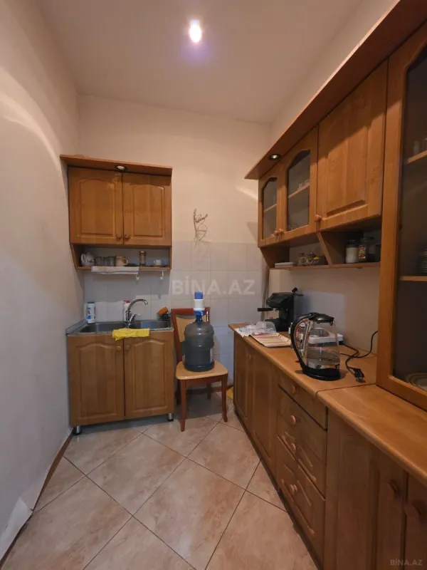 Satılır 5 otaqlı ofis 180 m²