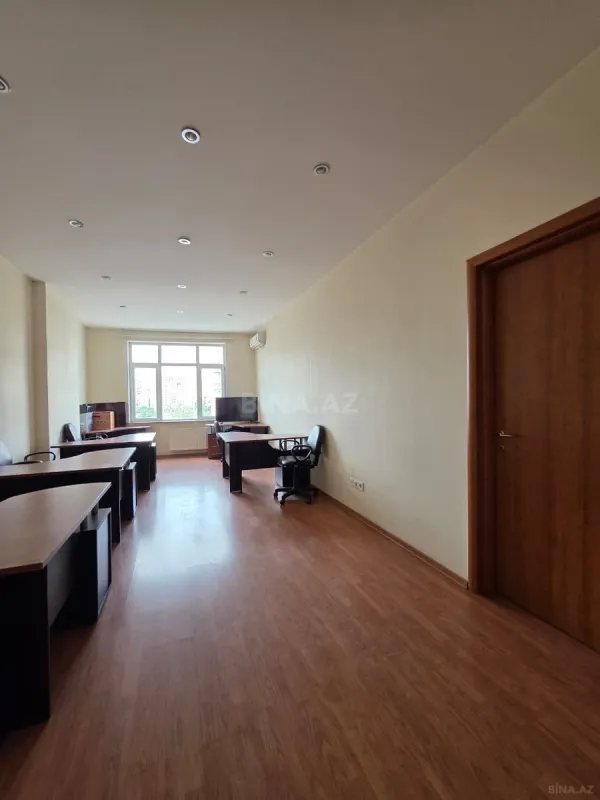 Satılır 5 otaqlı ofis 180 m²
