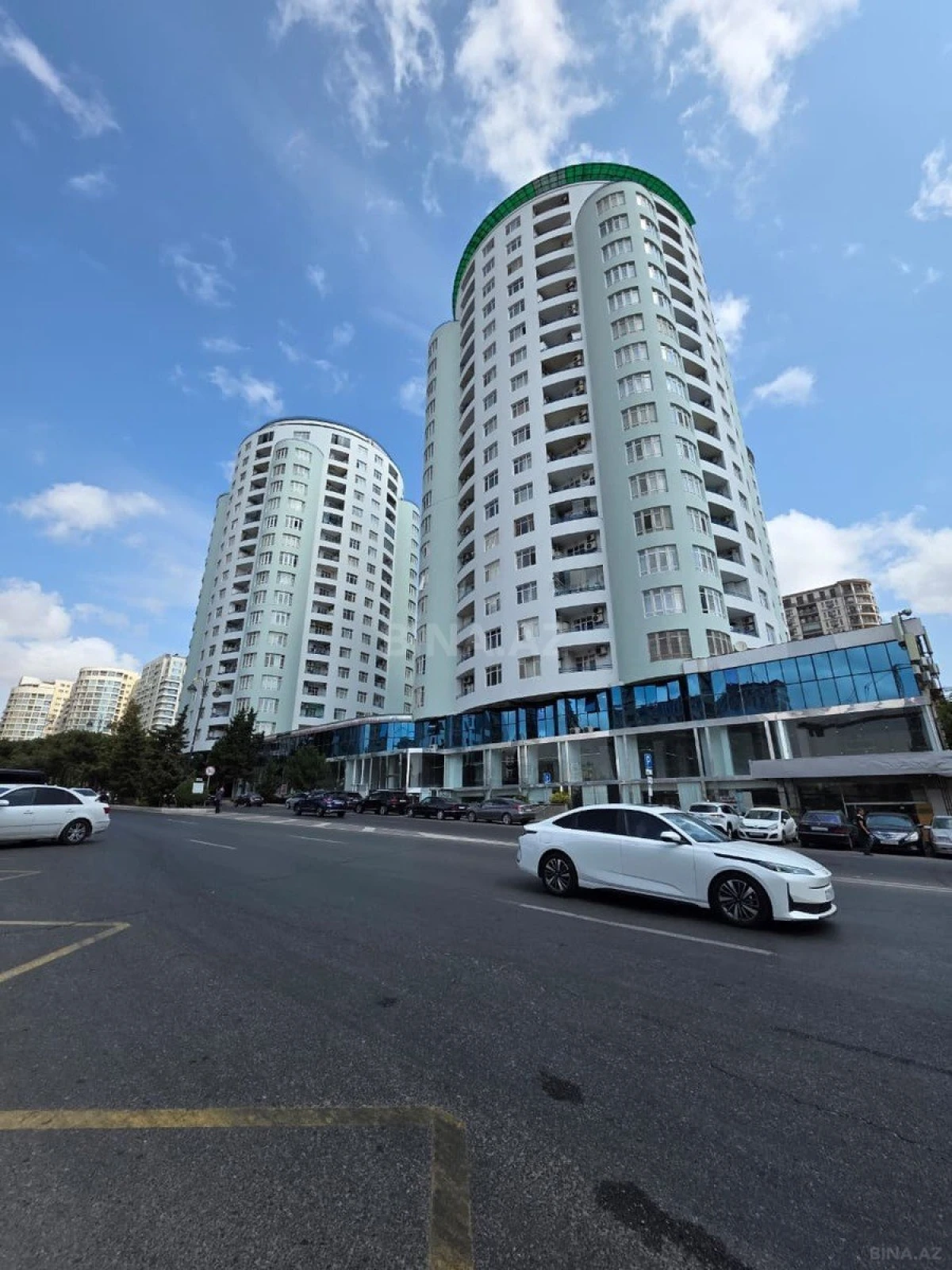 Satılır 5 otaqlı ofis 180 m²