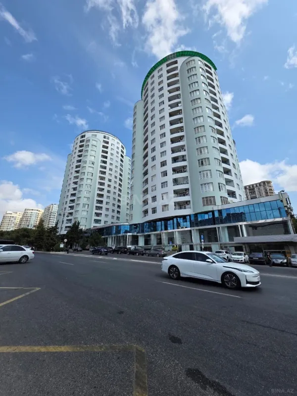 Satılır 5 otaqlı ofis 180 m²