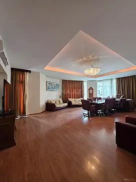 Satılır 5 otaqlı ofis 180 m²