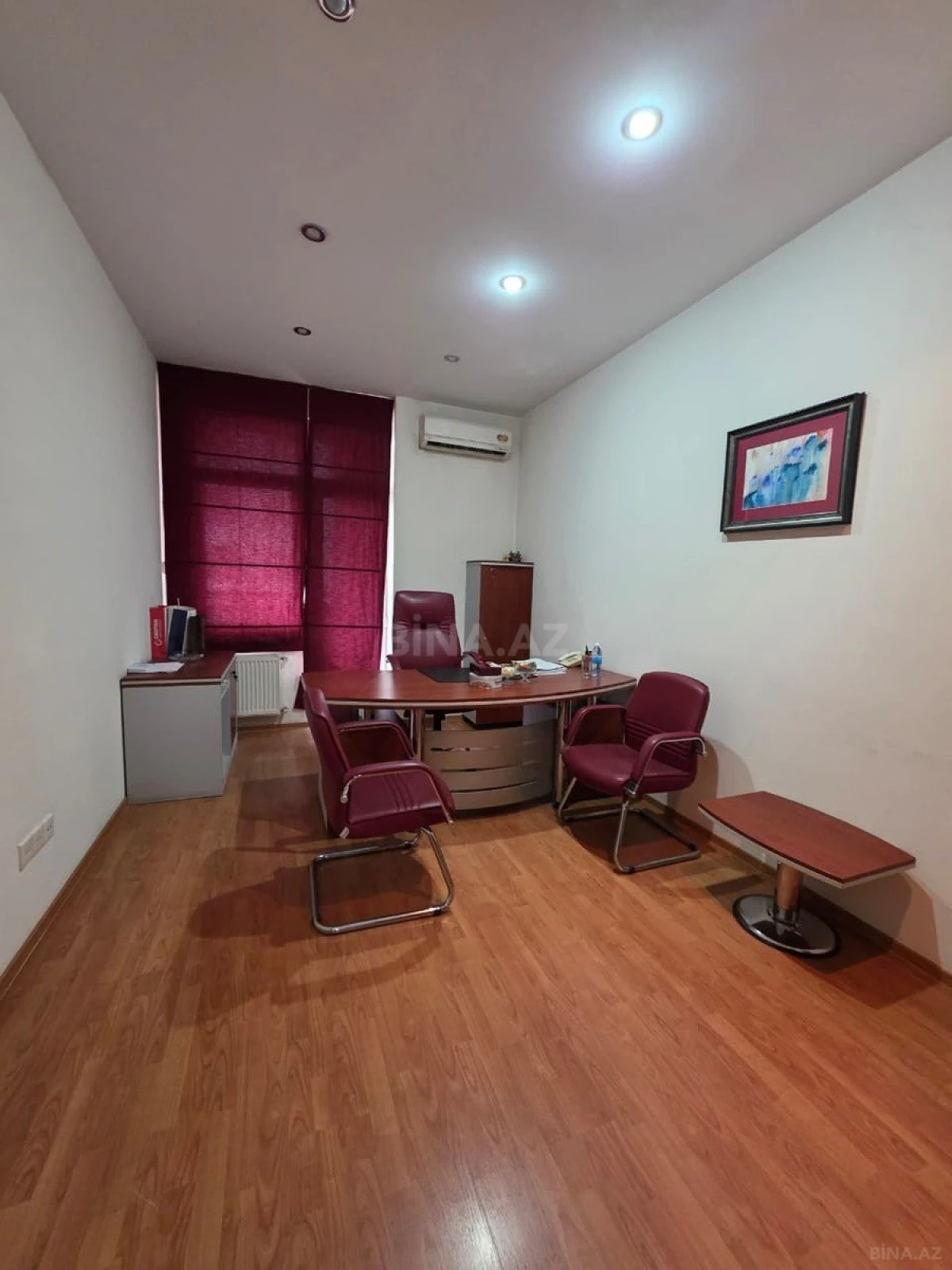 Satılır 5 otaqlı ofis 180 m²