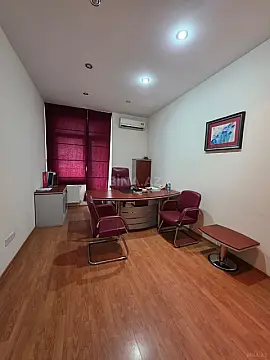 Satılır 5 otaqlı ofis 180 m²