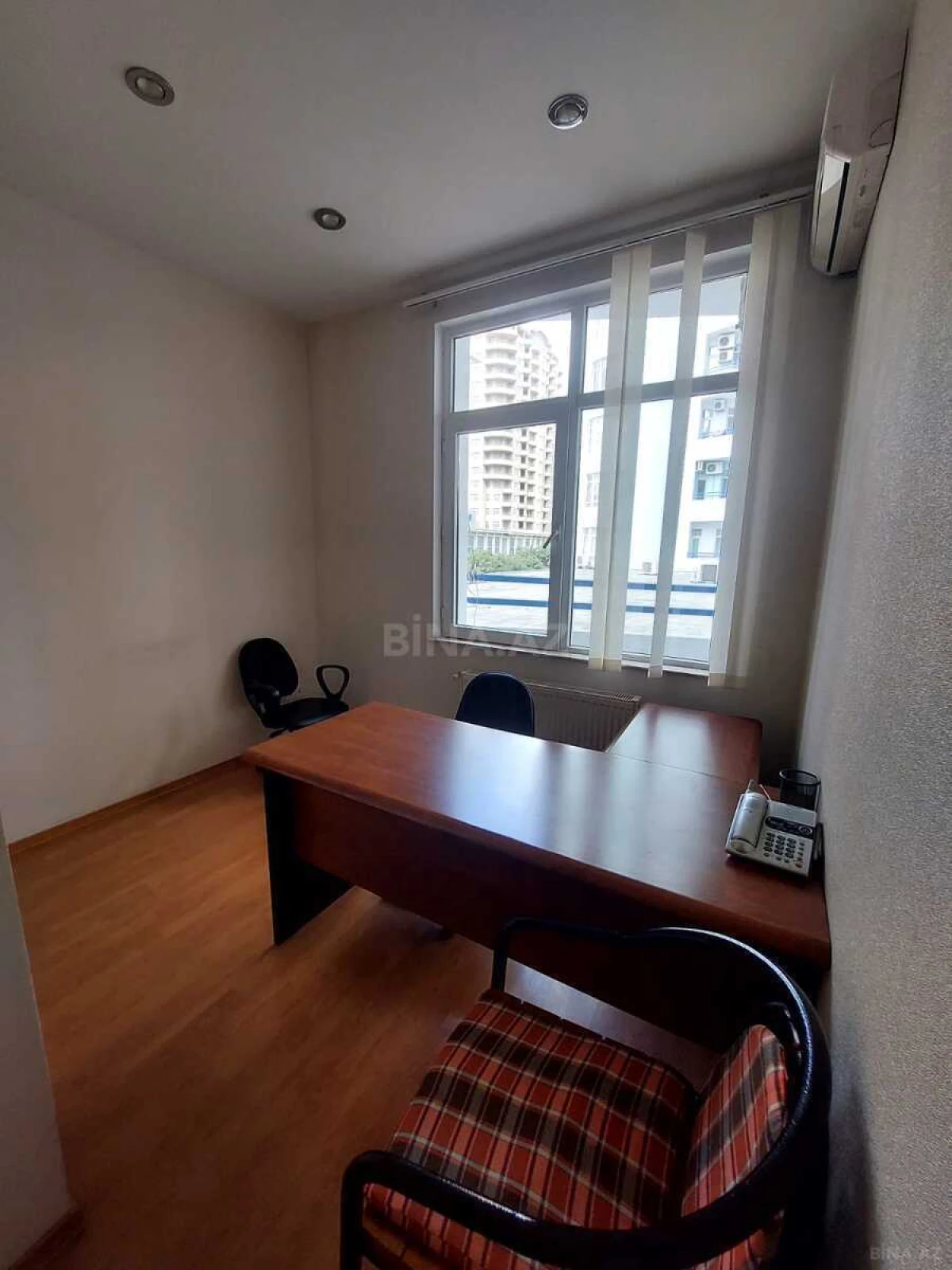 Satılır 5 otaqlı ofis 180 m²