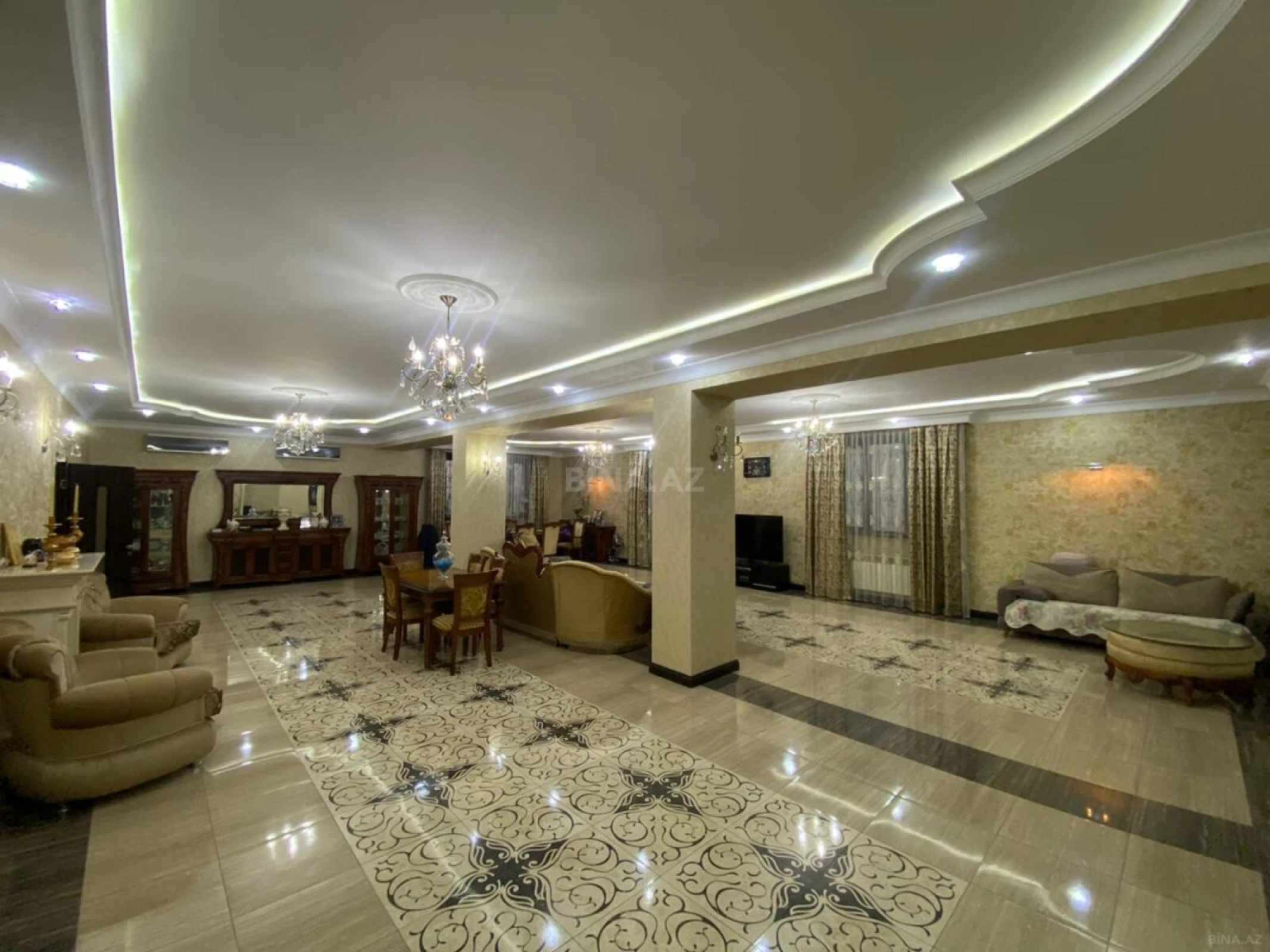 Satılır 8 otaqlı həyət evi 380 m²