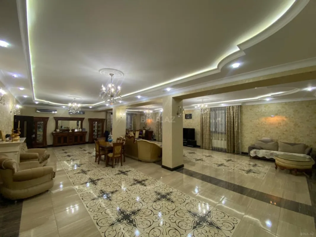 Satılır 8 otaqlı həyət evi 380 m²