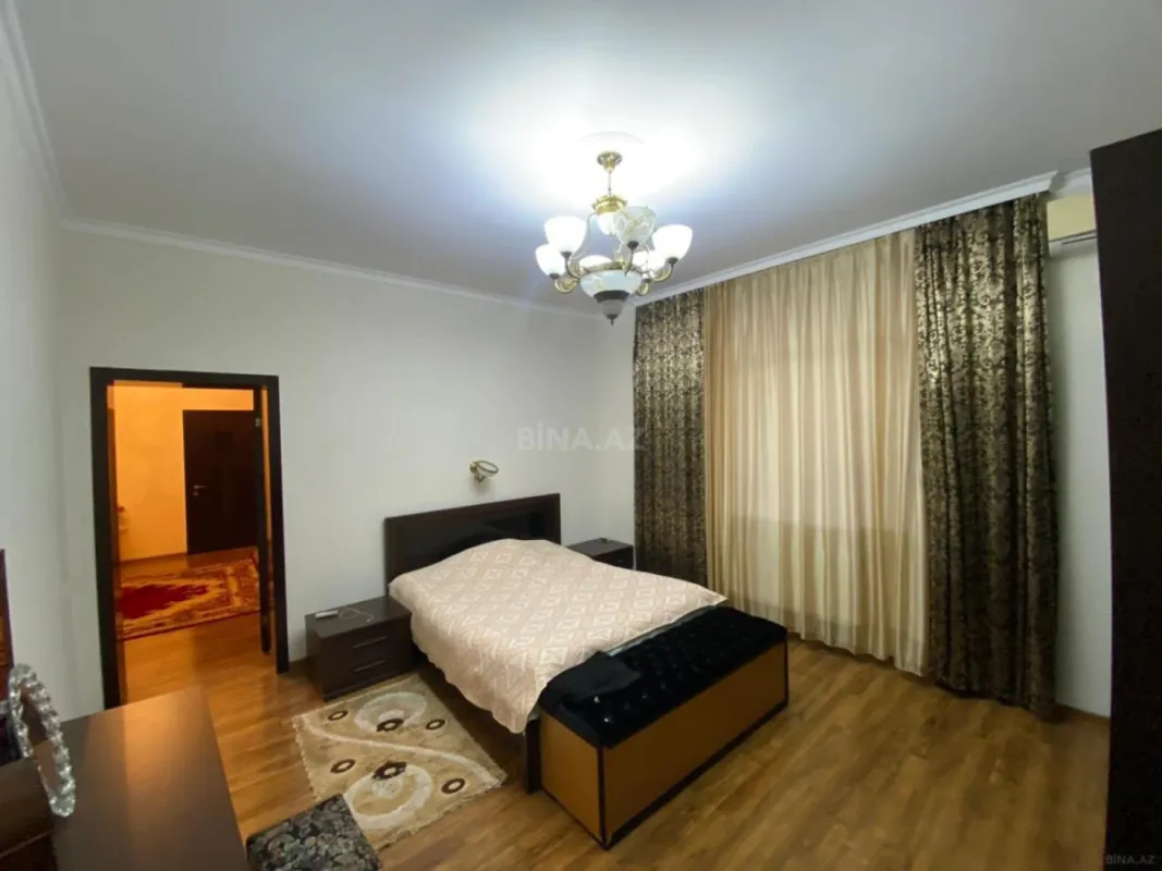 Satılır 8 otaqlı həyət evi 380 m²