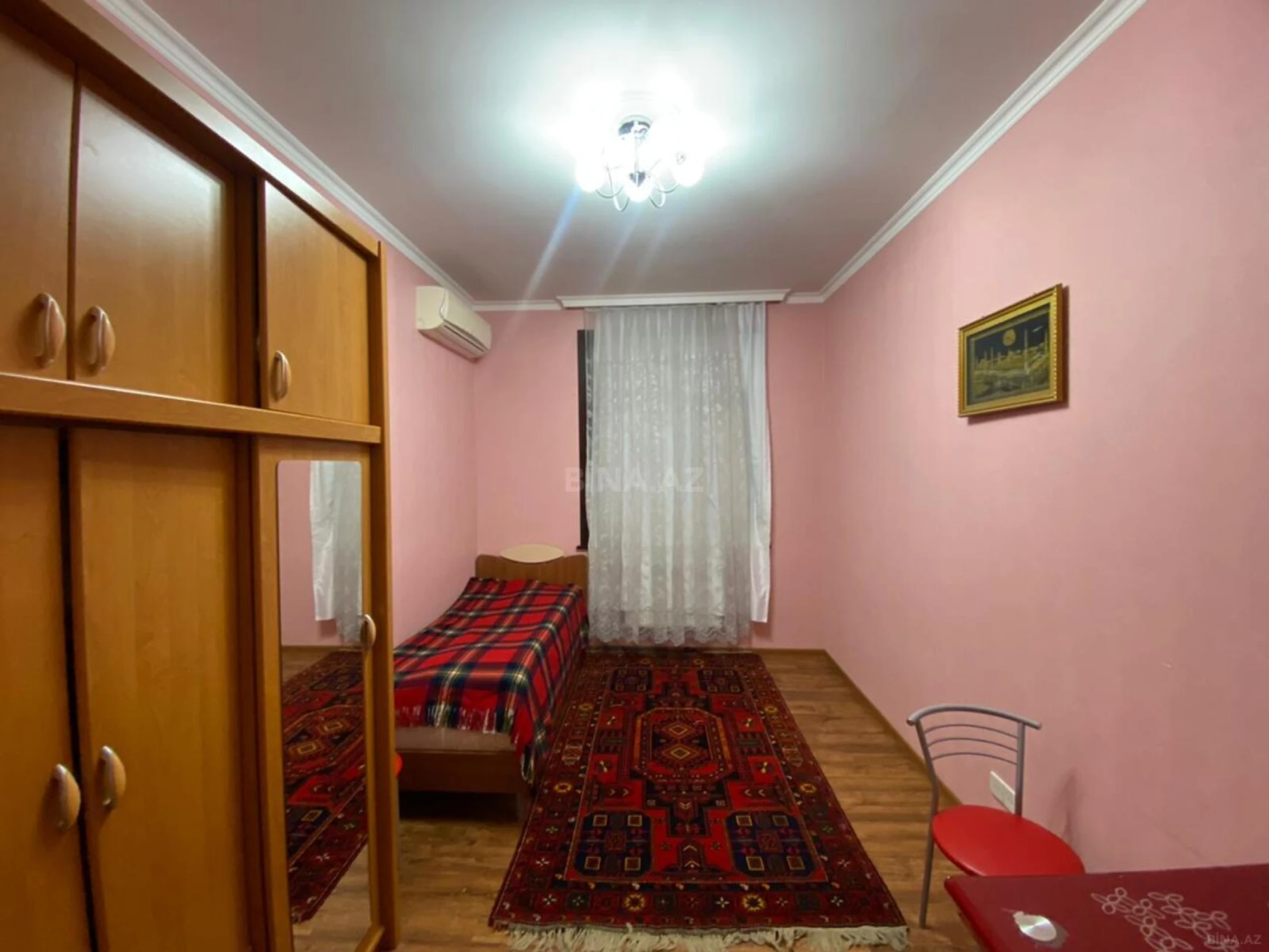 Satılır 8 otaqlı həyət evi 380 m²