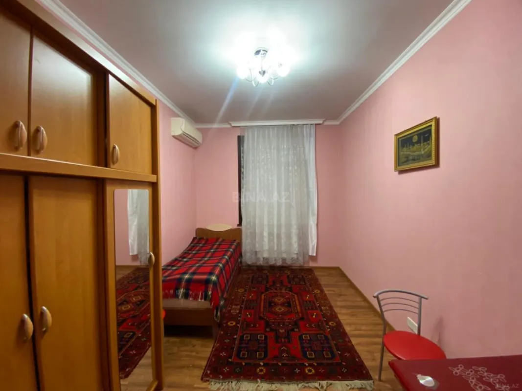 Satılır 8 otaqlı həyət evi 380 m²