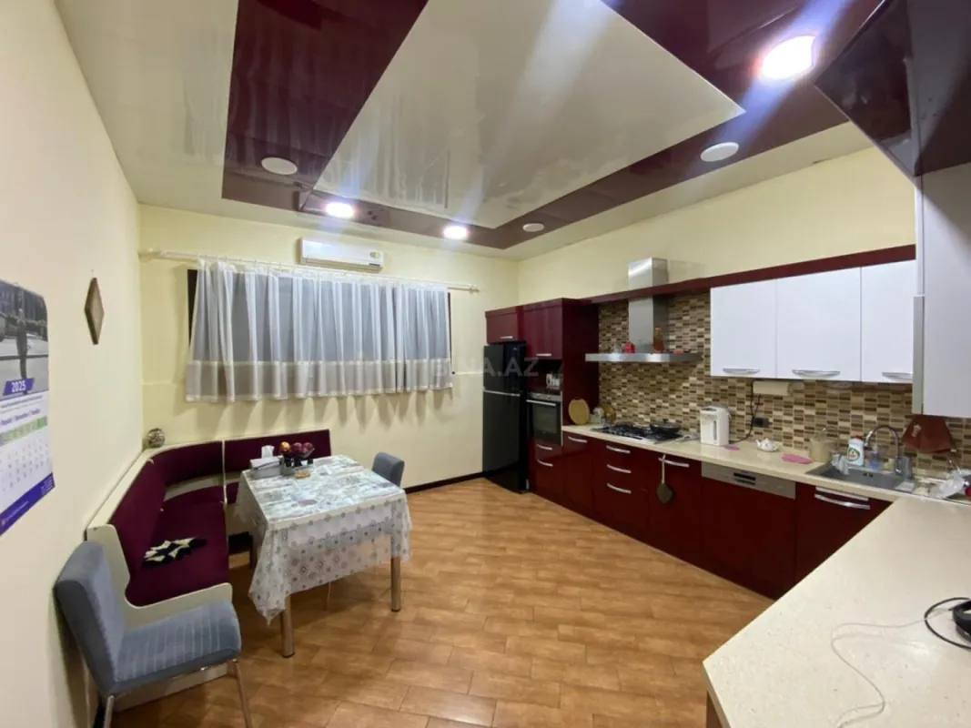 Satılır 8 otaqlı həyət evi 380 m²