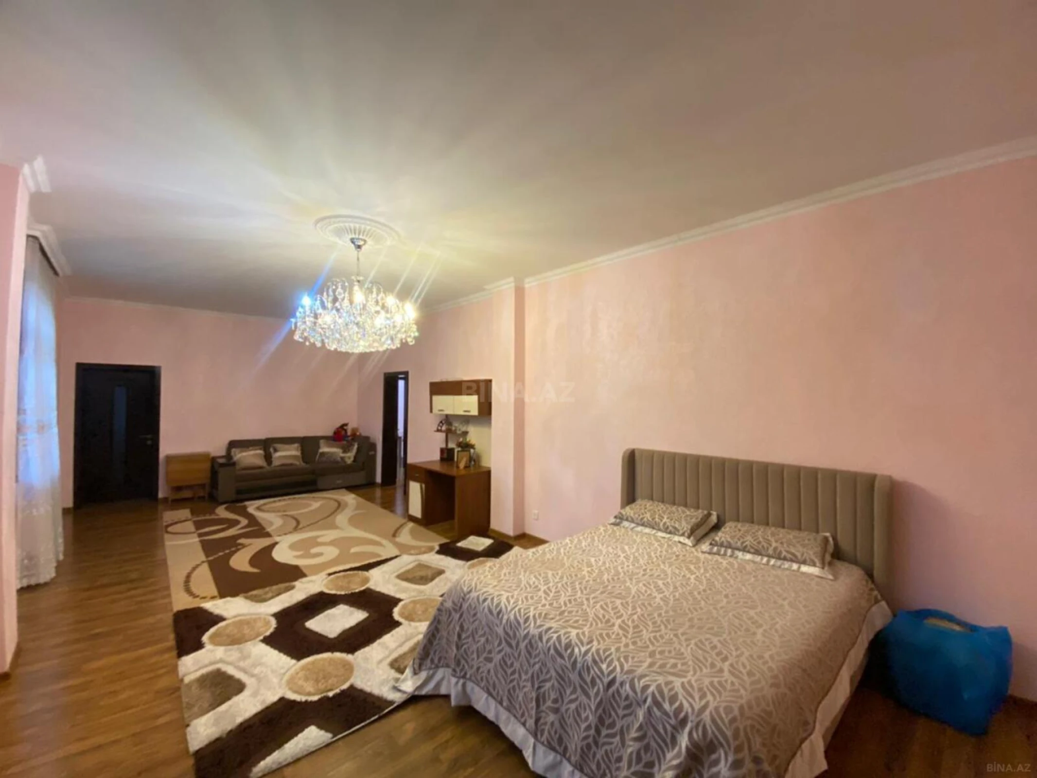 Satılır 8 otaqlı həyət evi 380 m²