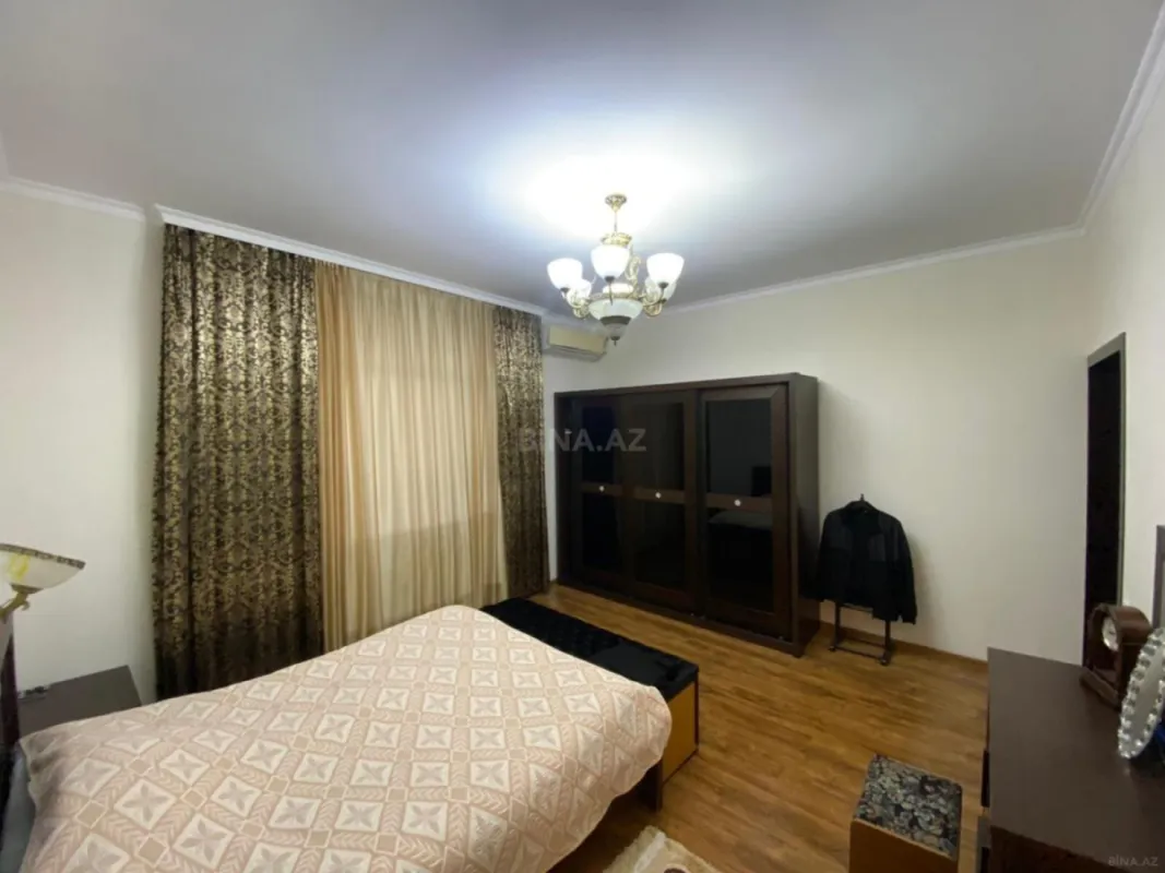 Satılır 8 otaqlı həyət evi 380 m²