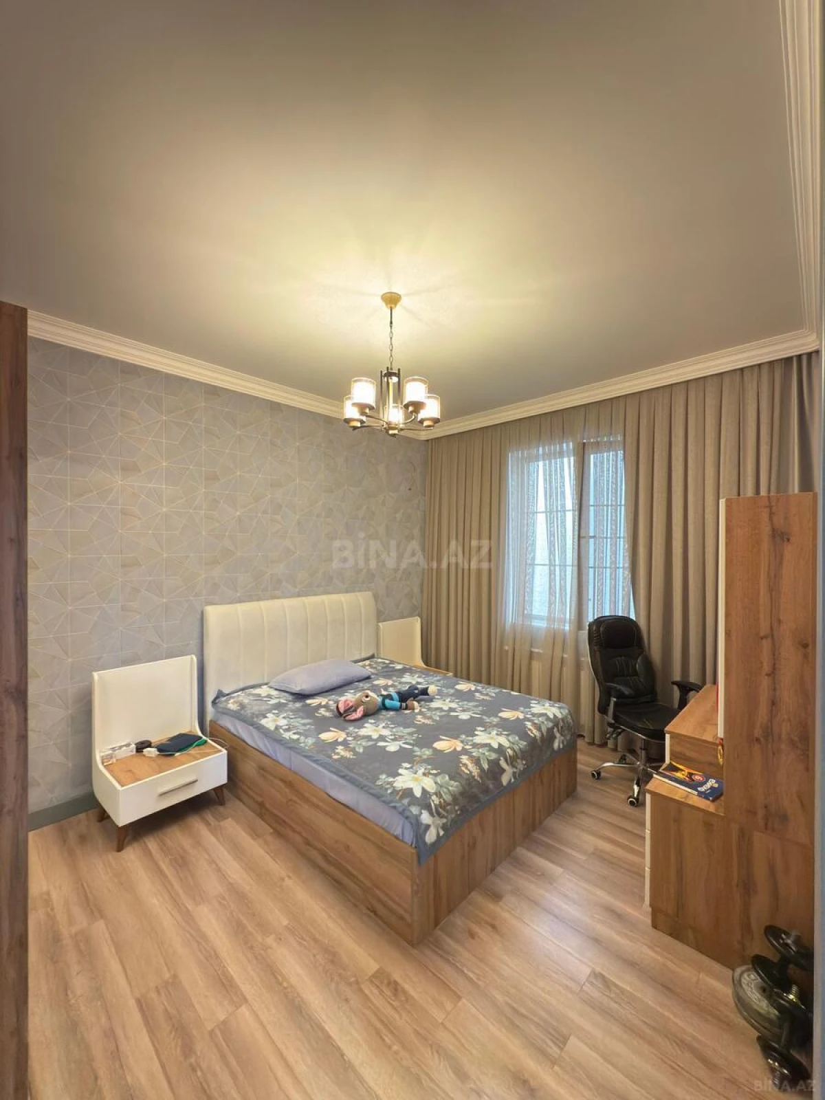 Satılır 5 otaqlı həyət evi 350 m²