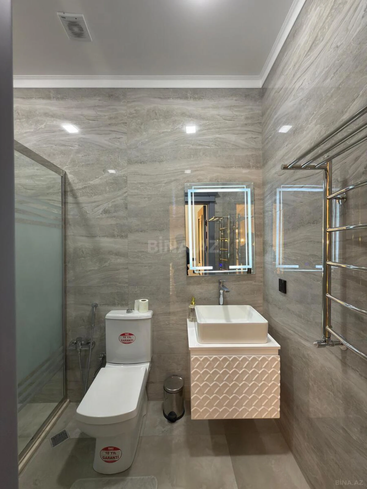 Satılır 5 otaqlı həyət evi 350 m²