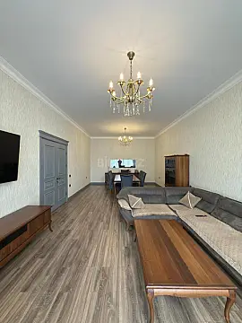 Satılır 5 otaqlı həyət evi 350 m²