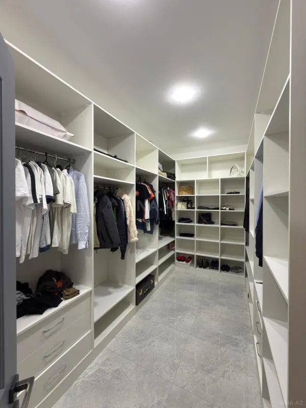 Satılır 5 otaqlı həyət evi 350 m²