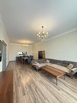 Satılır 5 otaqlı həyət evi 350 m²