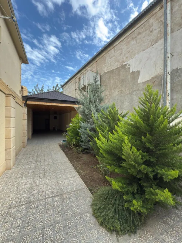 Satılır 5 otaqlı həyət evi 350 m²