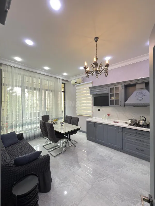 Satılır 5 otaqlı həyət evi 350 m²