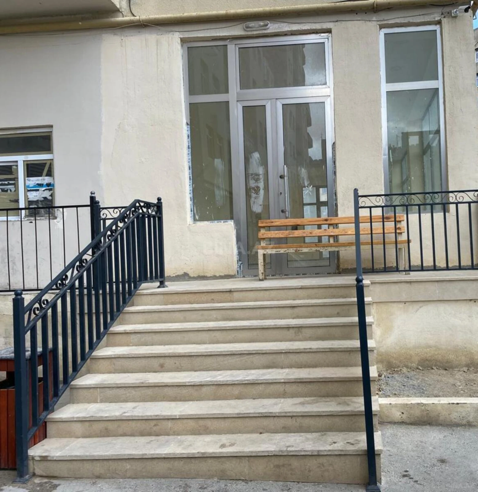 Satılır obyekt 100 m²