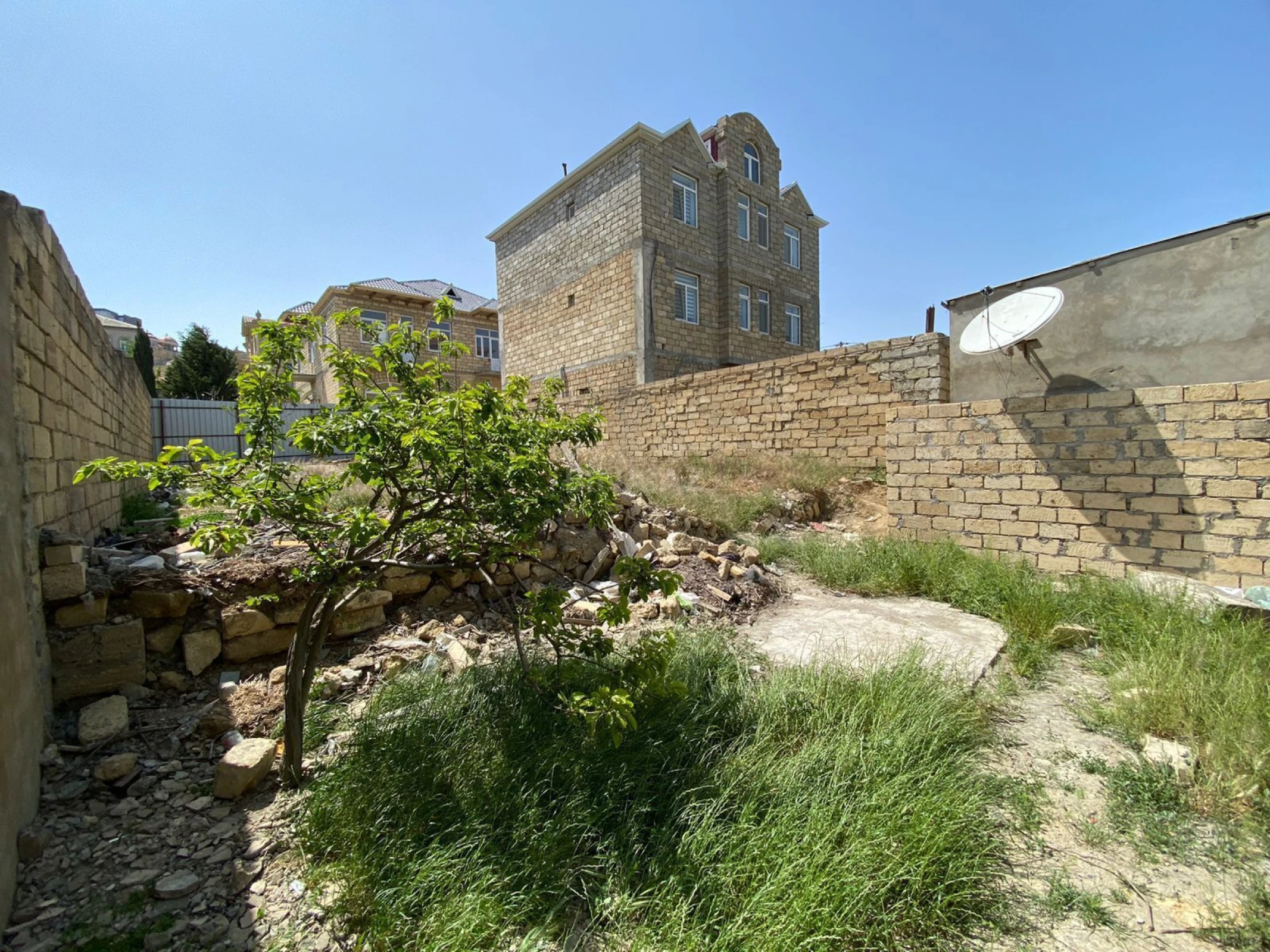 Satılır torpaq sahəsi 2.4 m²