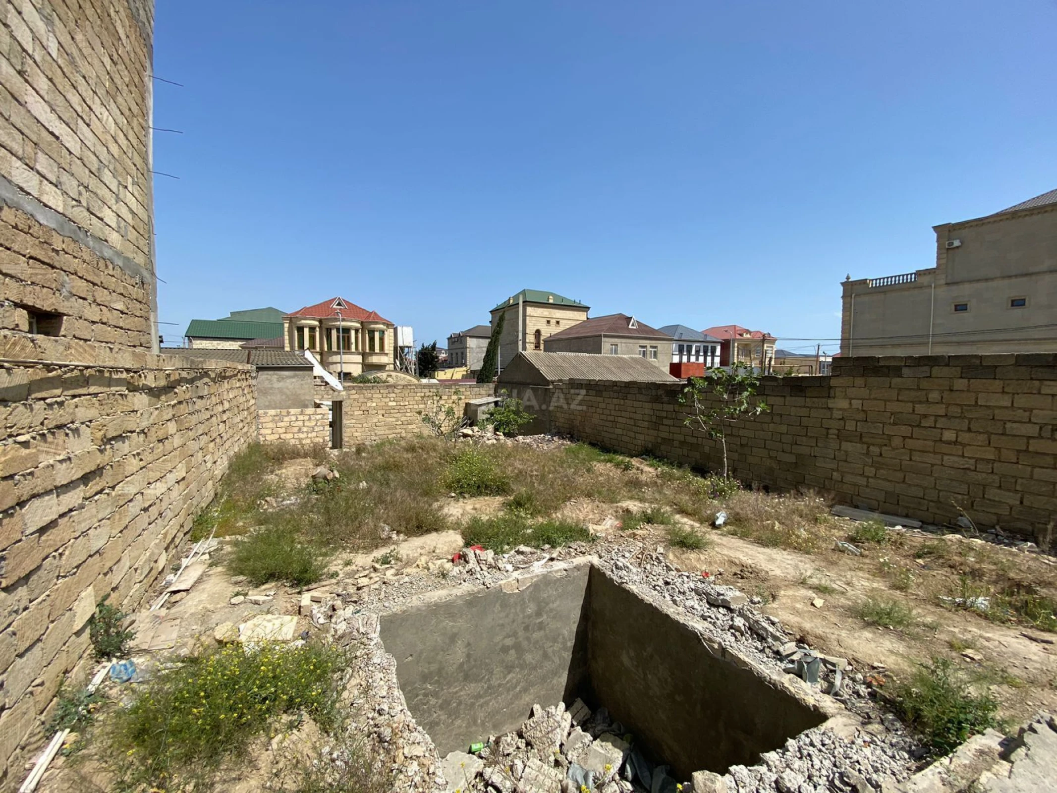 Satılır torpaq sahəsi 2.4 m²