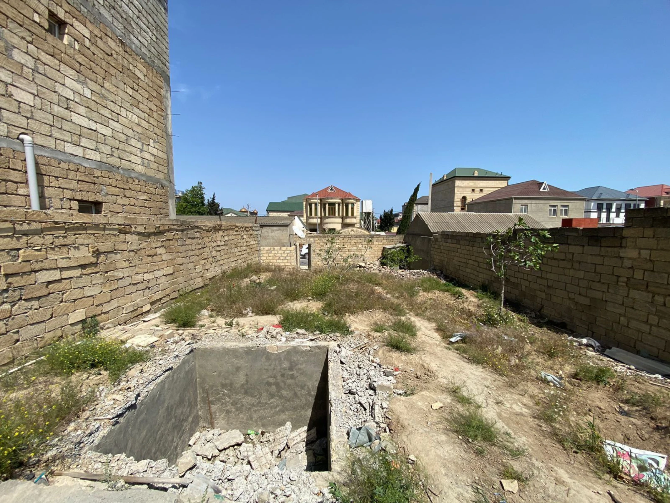 Satılır torpaq sahəsi 2.4 m²