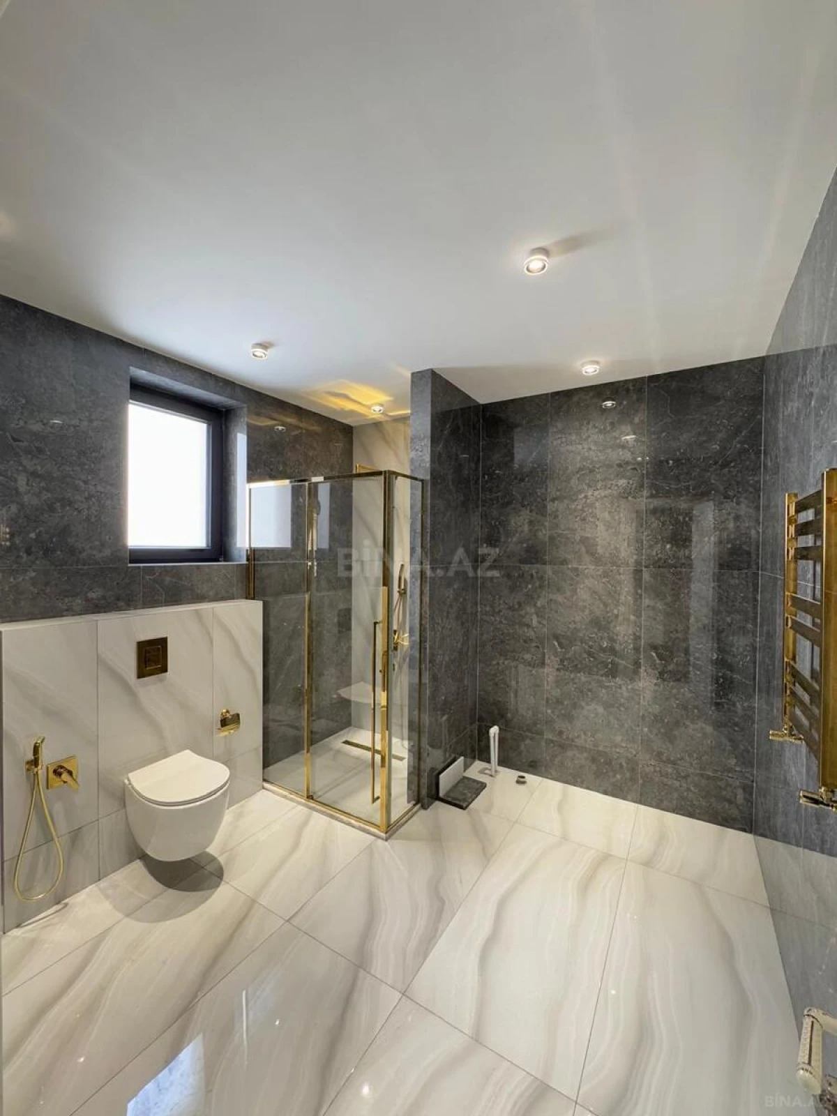 Satılır 6 otaqlı həyət evi 450 m²