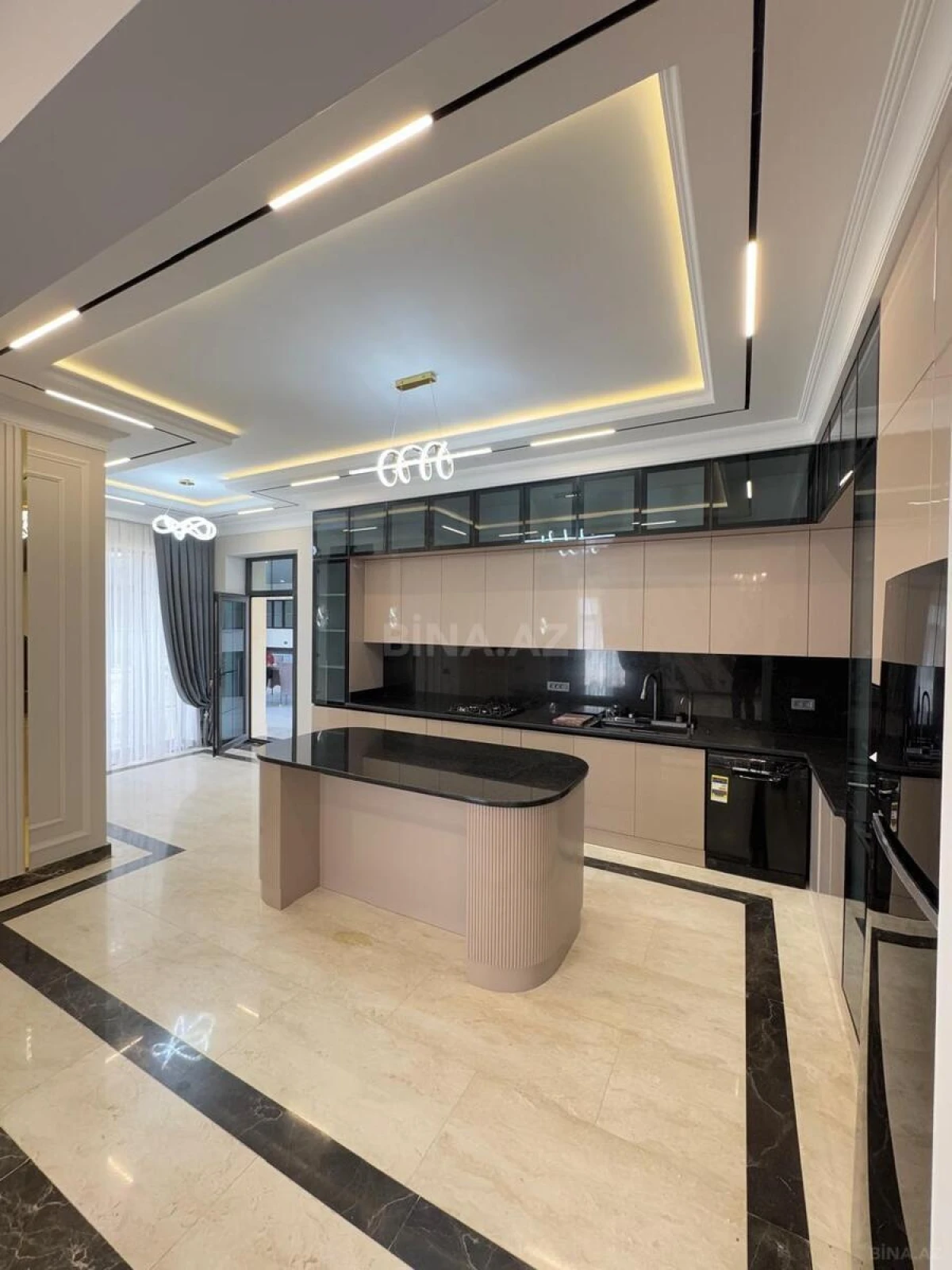 Satılır 6 otaqlı həyət evi 450 m²