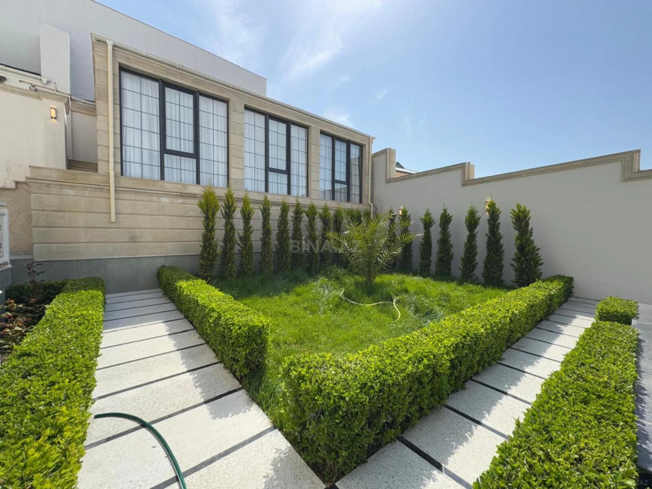 Satılır 6 otaqlı həyət evi 450 m²