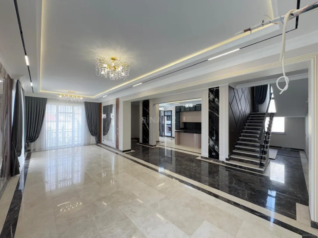 Satılır 6 otaqlı həyət evi 450 m²