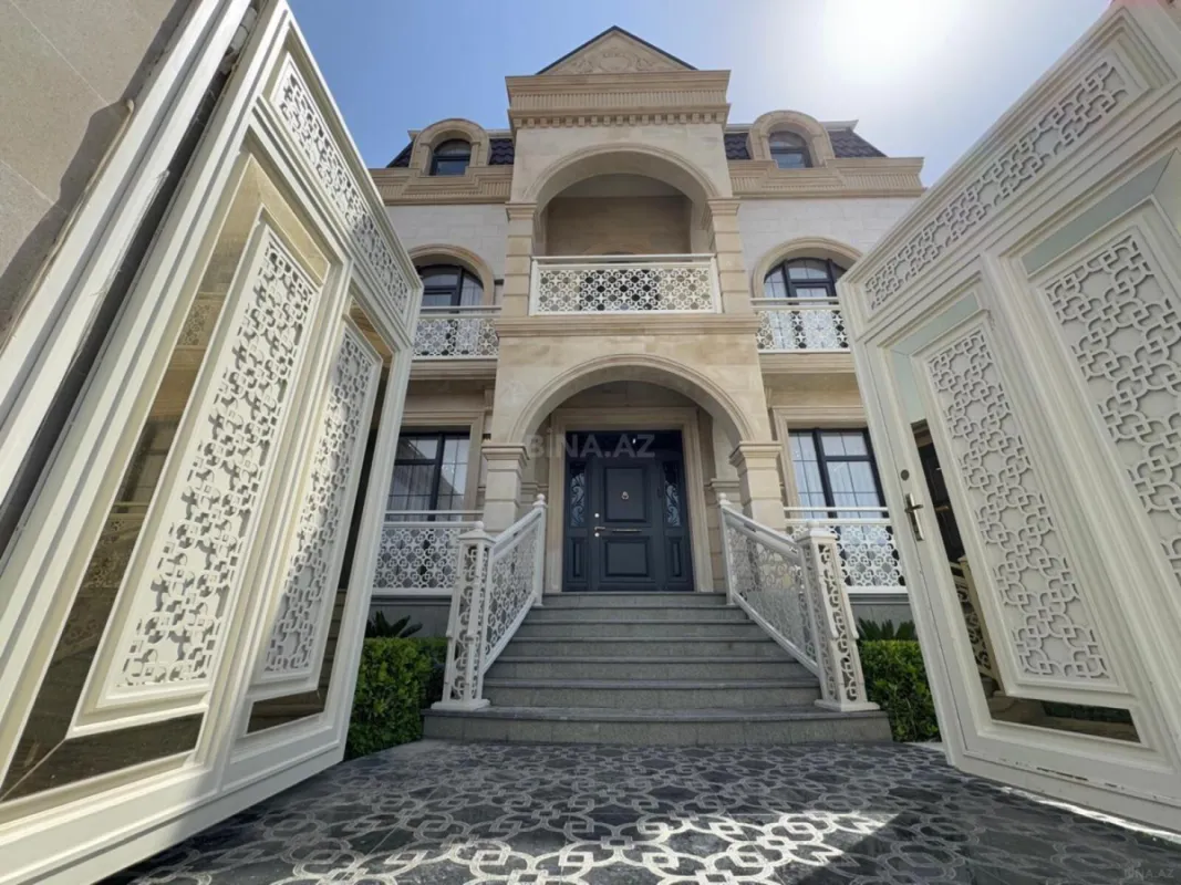 Satılır 6 otaqlı həyət evi 450 m²