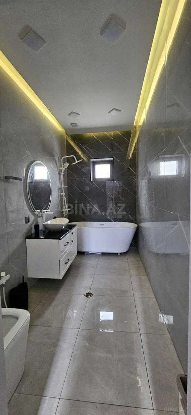Satılır 5 otaqlı həyət evi 250 m²