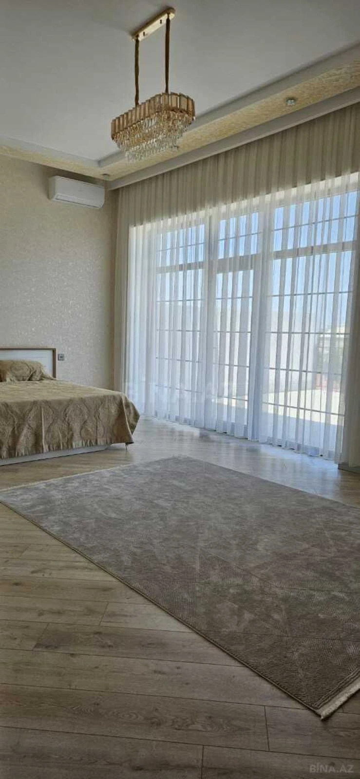 Satılır 5 otaqlı həyət evi 250 m²