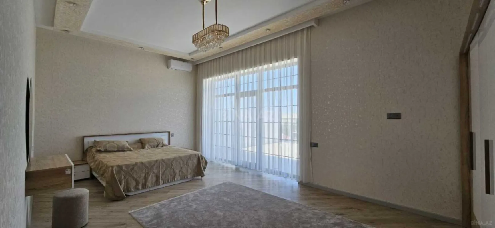 Satılır 5 otaqlı həyət evi 250 m²
