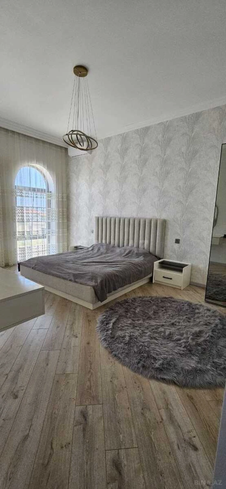 Satılır 5 otaqlı həyət evi 250 m²