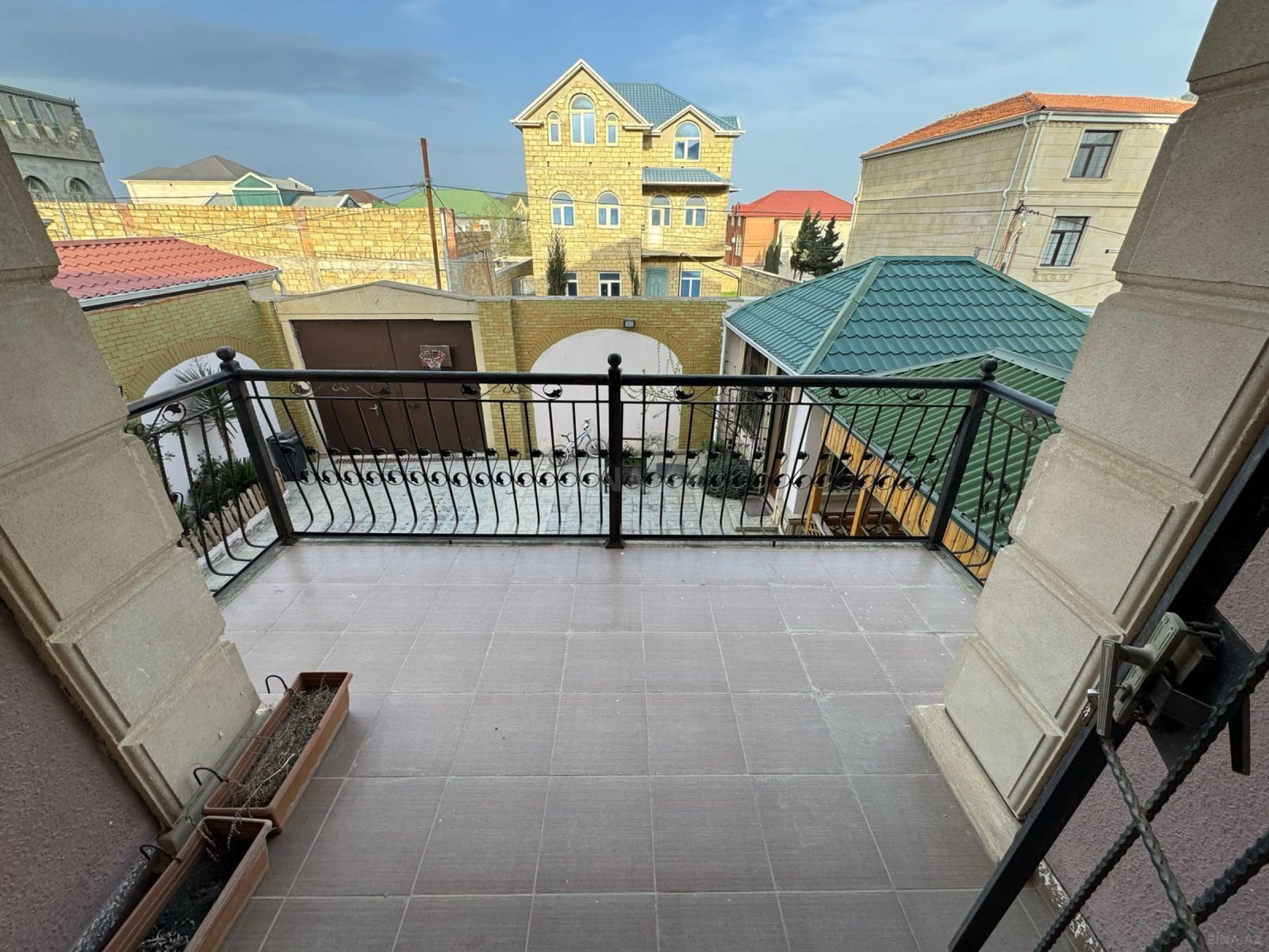 Satılır 7 otaqlı həyət evi 330 m²