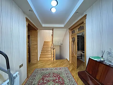 Satılır 7 otaqlı həyət evi 330 m²