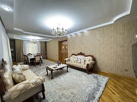 Satılır 7 otaqlı həyət evi 330 m²
