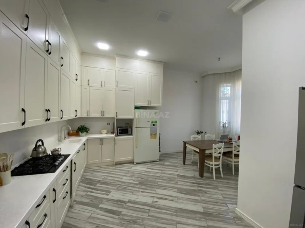 Satılır 7 otaqlı həyət evi 350 m²