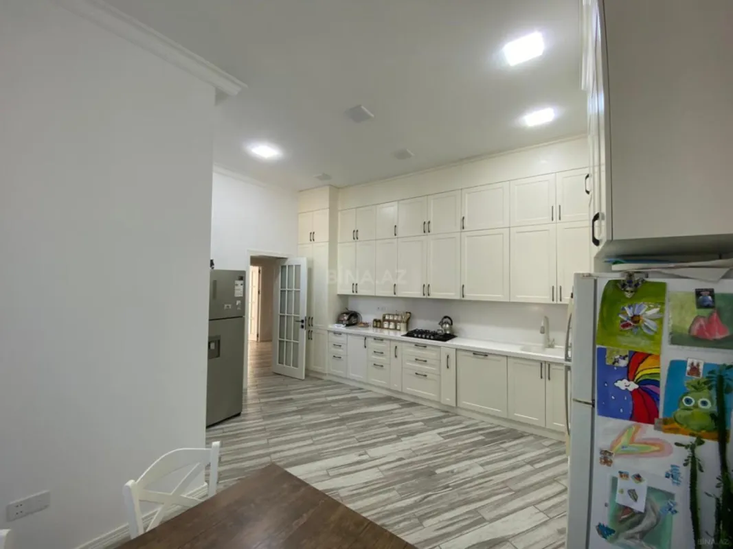 Satılır 7 otaqlı həyət evi 350 m²