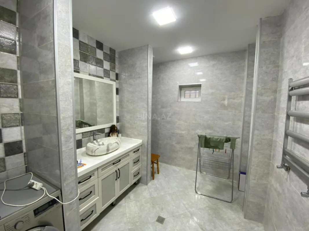 Satılır 7 otaqlı həyət evi 350 m²