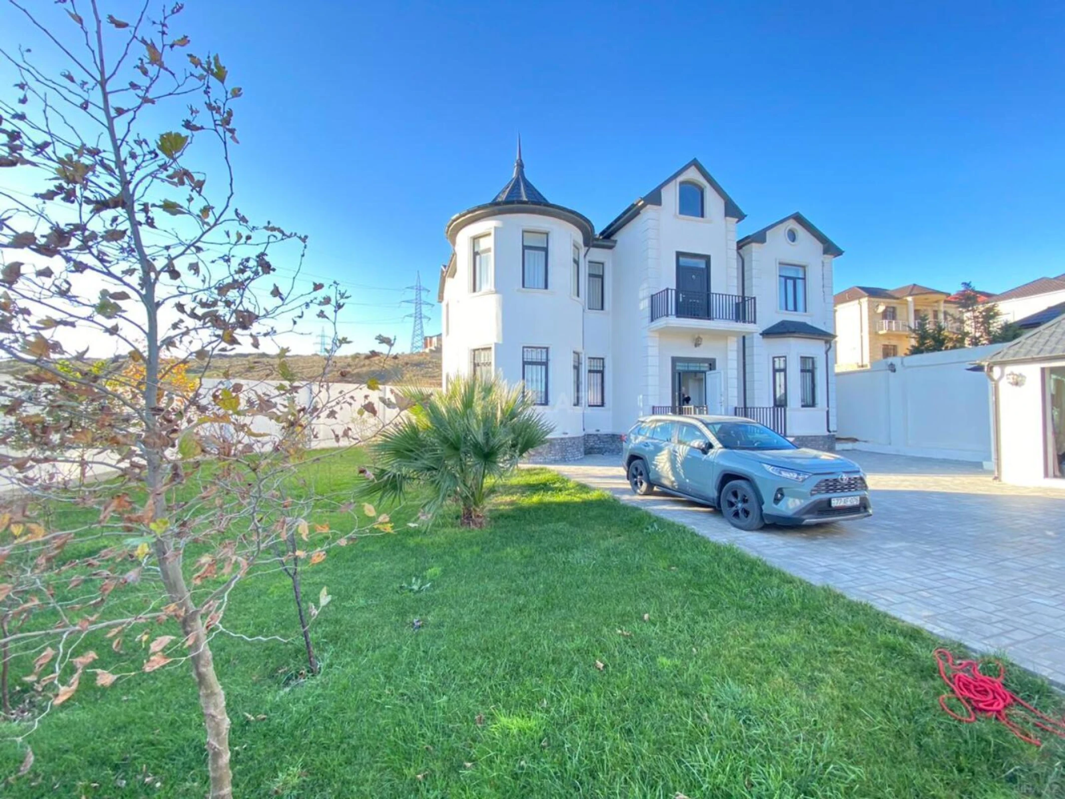 Satılır 7 otaqlı həyət evi 350 m²