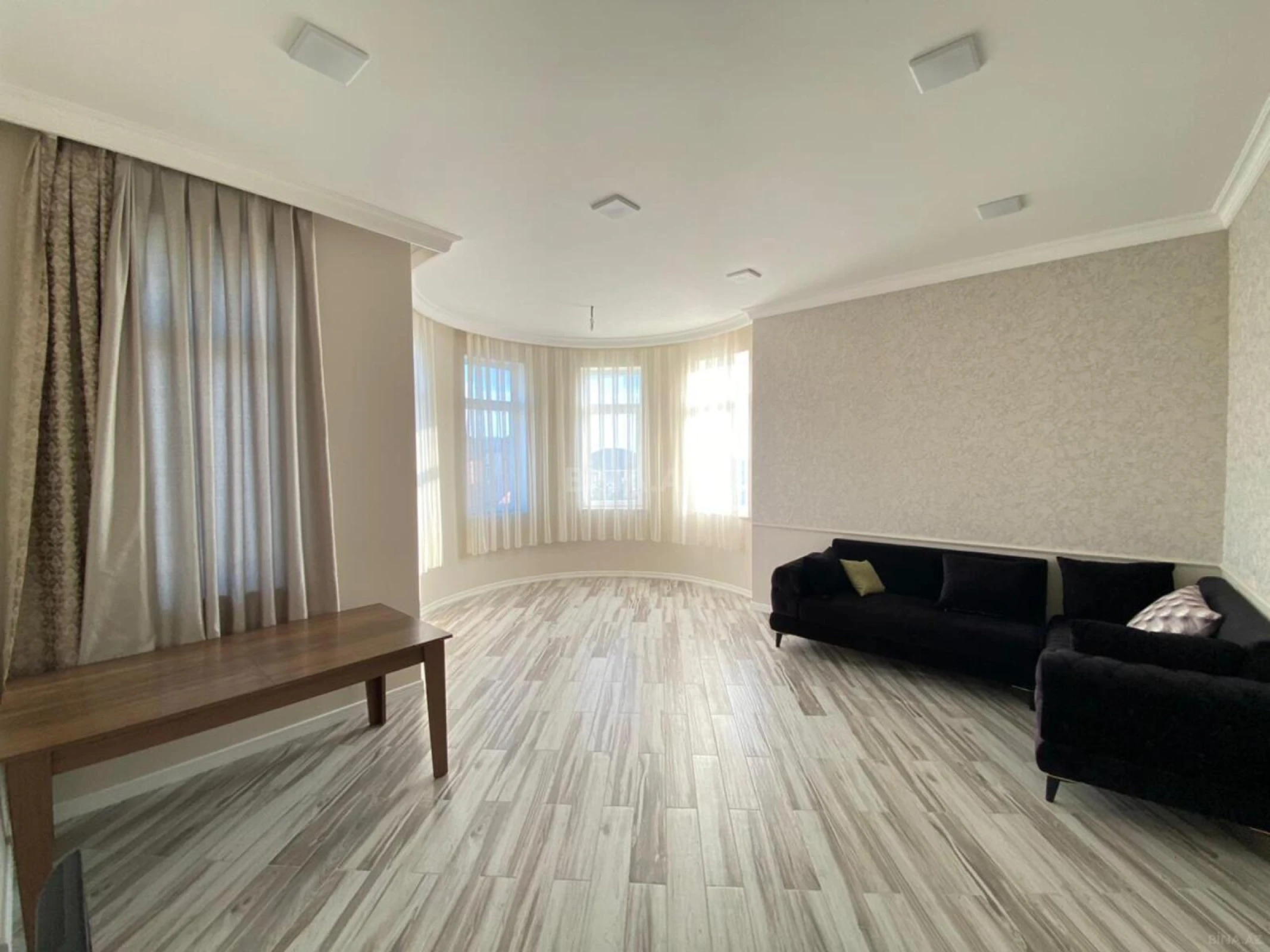 Satılır 7 otaqlı həyət evi 350 m²