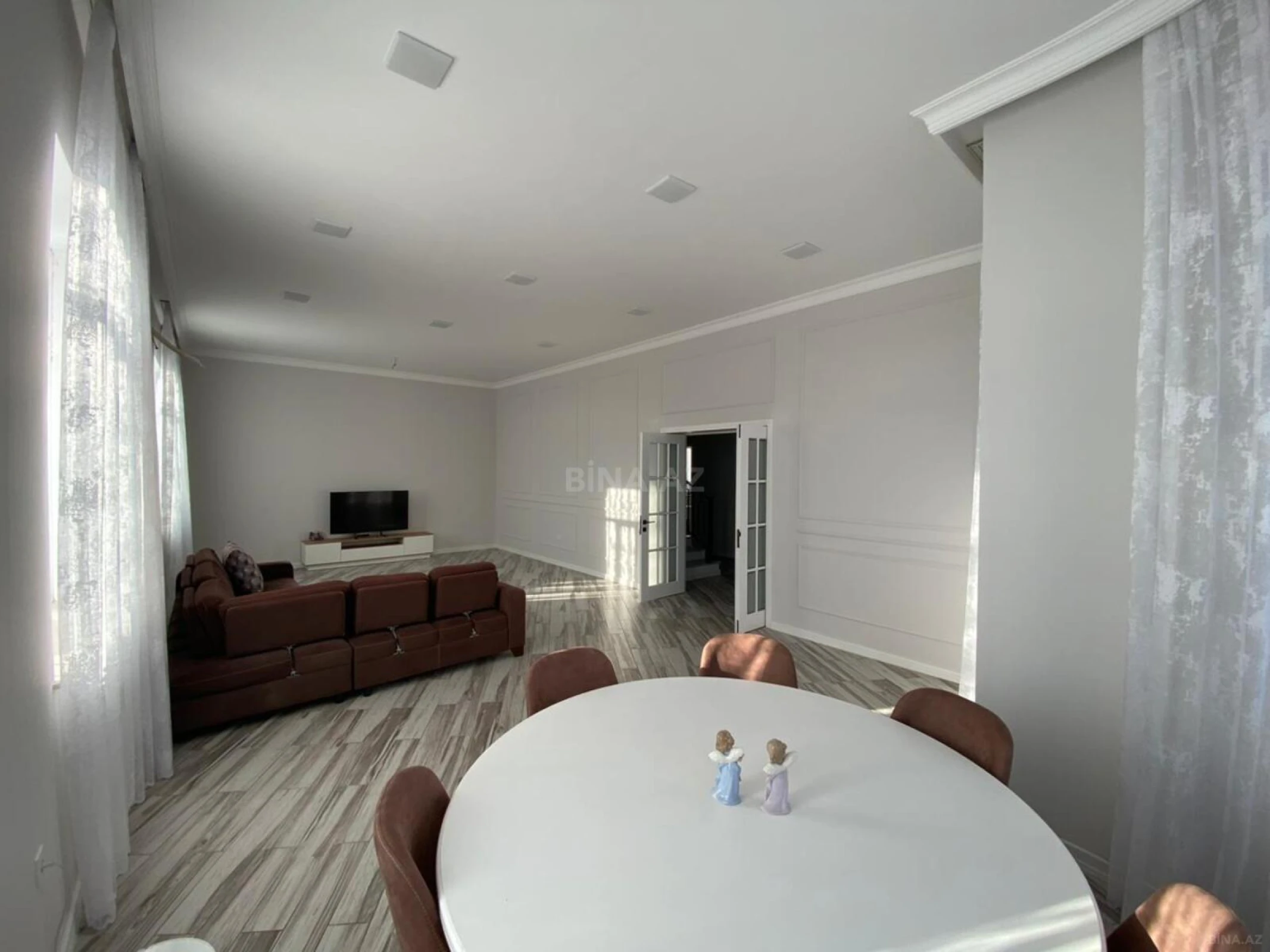 Satılır 7 otaqlı həyət evi 350 m²