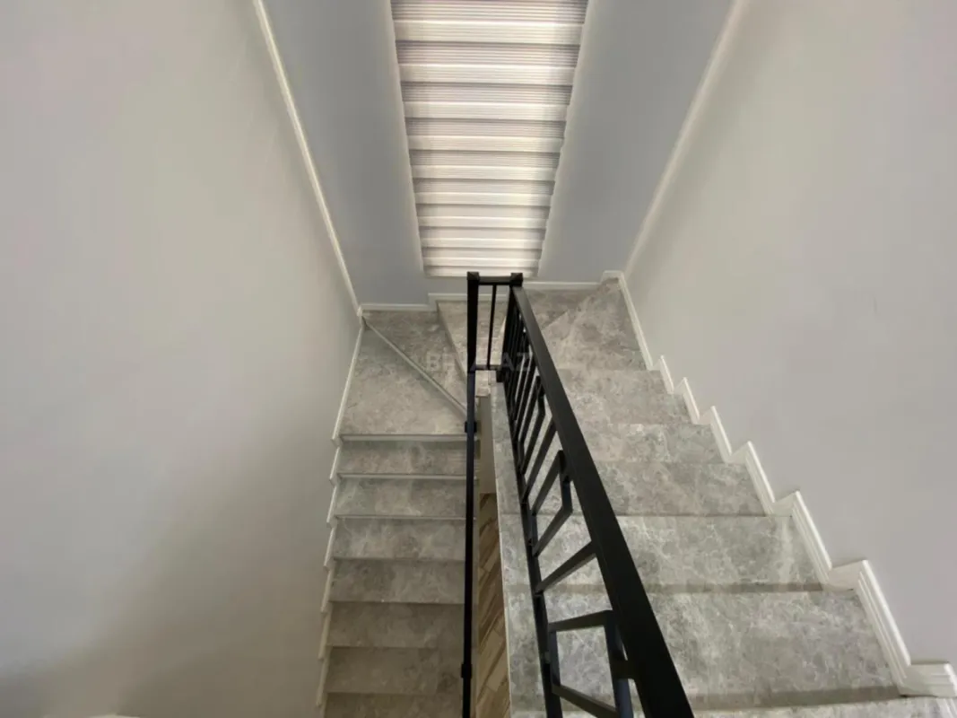 Satılır 7 otaqlı həyət evi 350 m²