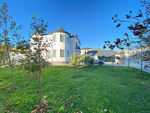 Satılır 7 otaqlı həyət evi 350 m²