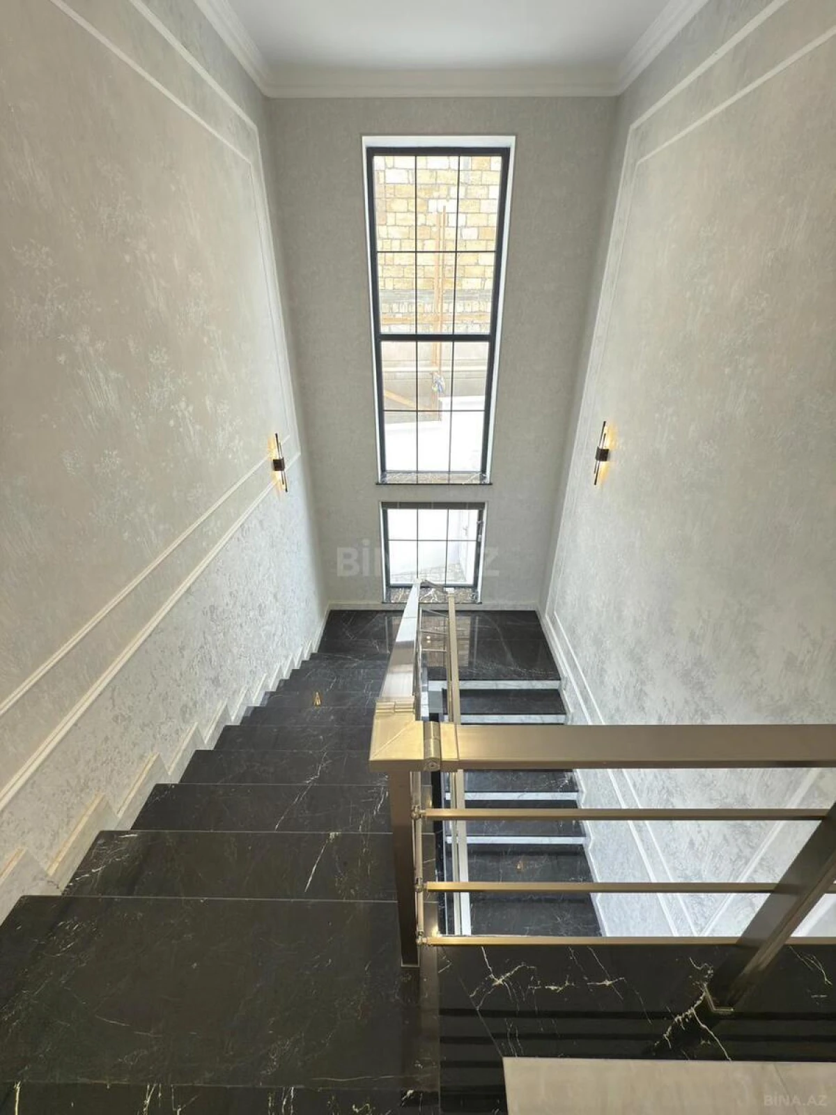 Satılır 4 otaqlı həyət evi 270 m²